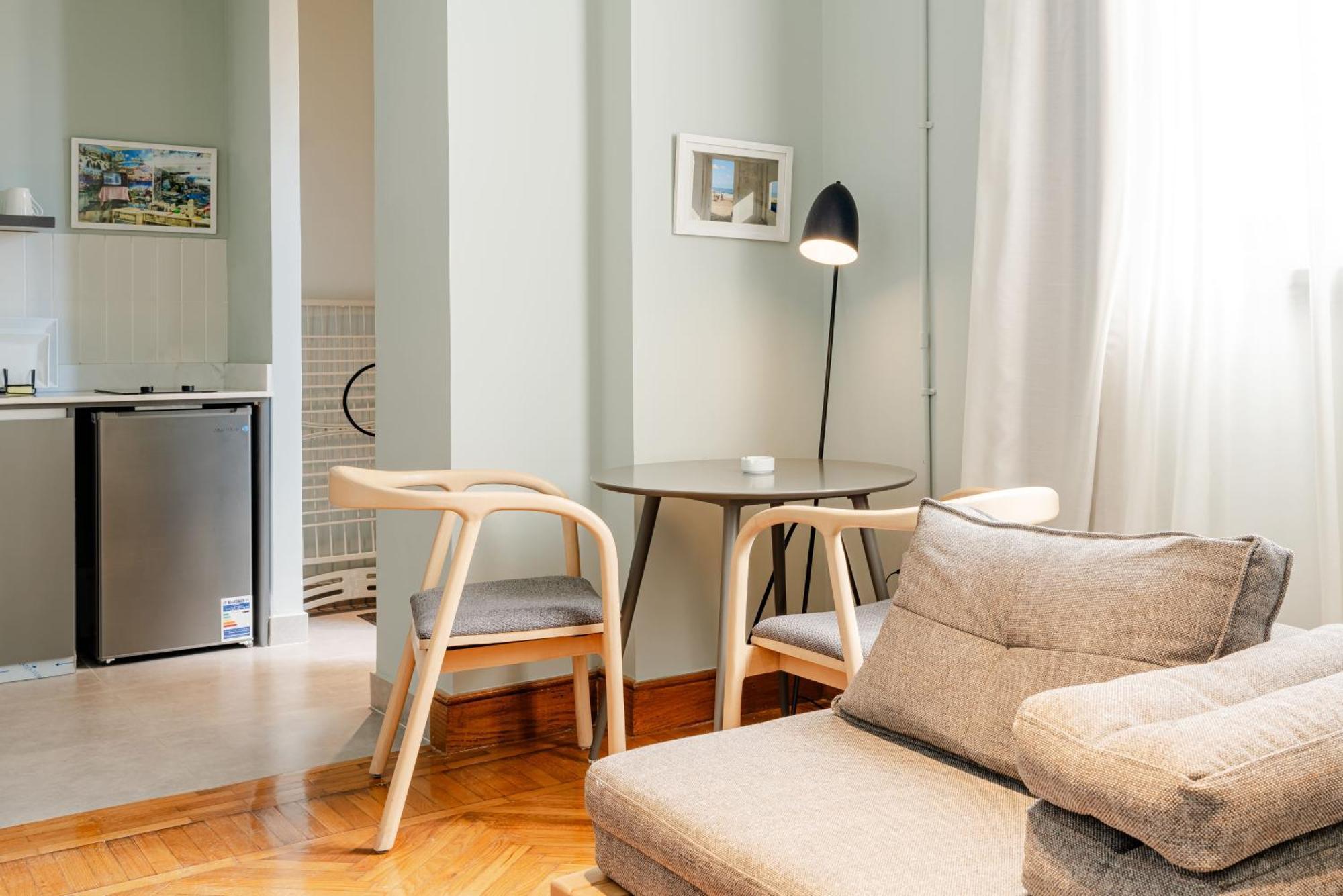 Grey L Studio Apartments Downtown Alexandria Menasce House Exterior foto
